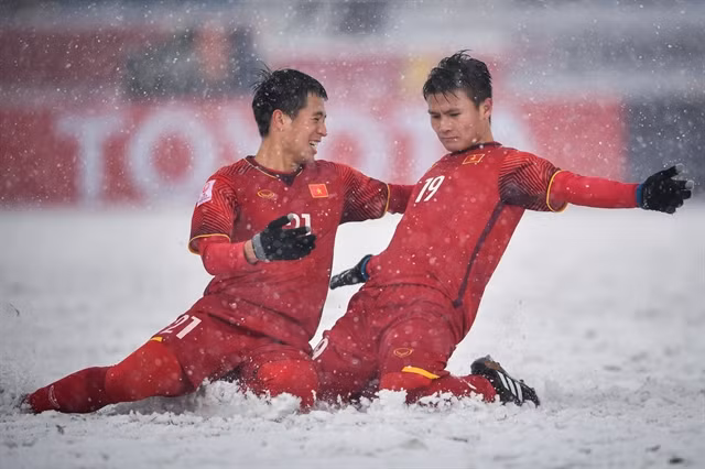 Nguyễn Quang Hải celebrates after scoring his life-time goal ‘Rainbow in the Snow' during the 2018 AFC Asian U23 Cup. Hải is one the tournament's top 10 talents. Photo bongdadoisong.vn