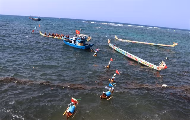 ‘Lễ khao lề thế lính Hoàng Sa’ aims to commemorate soldiers of Hoàng Sa Flotilla who sacrificed their lives over the centuries guarding the Hoàng Sa and Trường Sa archipelagoes. — VNA/VNS Photo Phạm Cường