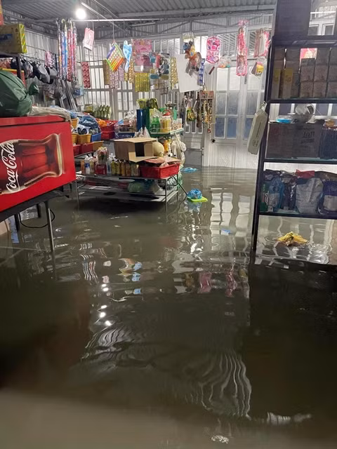 A household in low-lying area of Huế City is flooded as Typhoon Trami was approached the coast of Thừa Thiên Huế Province and Đà Nẵng. Photo courtesy of Thừa Thiên Huế Portal