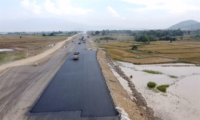 Some sections of the Khánh Hòa–Buôn Ma Thuột expressway have been paved. — VNA/VNS Photos