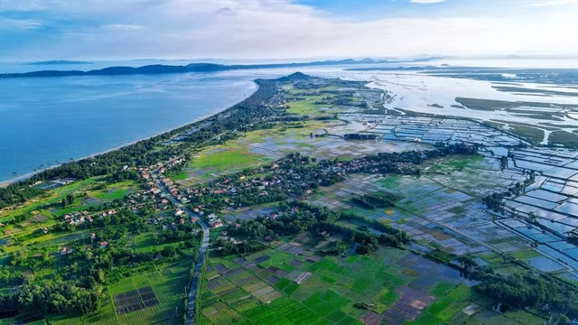 Bình Ngọc is viewed from above.