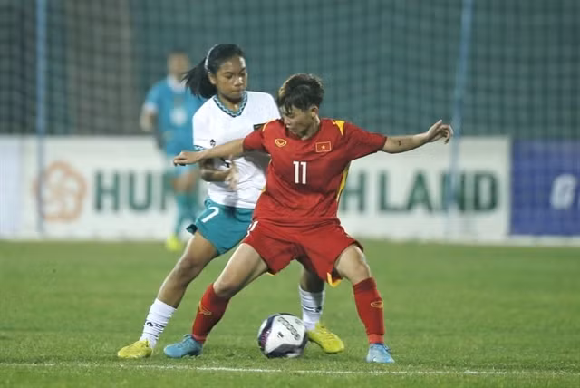 Lưu Hoàng Vân of Việt Nam scored the opening goal in the match between Việt Nam and Indonesia. Photo courtesy of the VFF