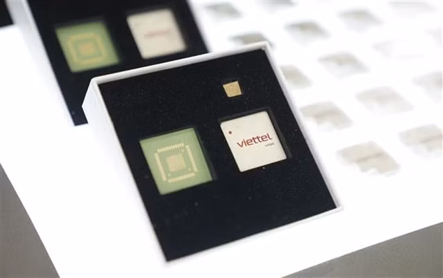 5G chip made by Viettel showcased at VIIE 2023 at NIC Hòa Lạc. — VNA/VNS Photo