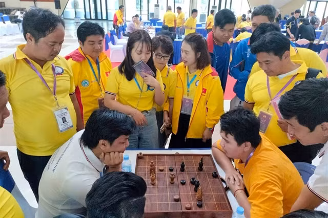 Athletes compete in the Southeast Asian Ouk Chaktrang Championship in January in Cambodia. Việt Nam aims to win two gold medals in Ouk Chaktrang in next month's SEA Games. Photo vietnamchess.vn