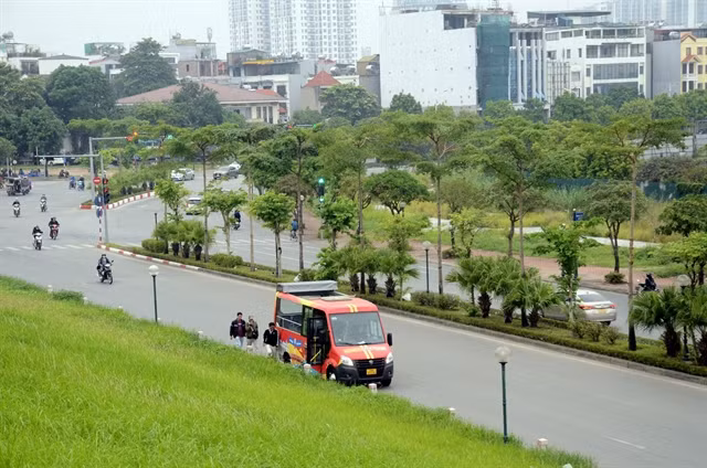 A new bus city tour will take tourists on a journey through the Old Quarter and along West Lake. Photo courtesy of Hanoi Passenger Transport Joint Stock Company