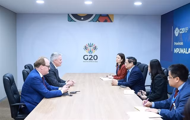 PM Chính during a meeting with OECD Secretary-General Mathias Cormann