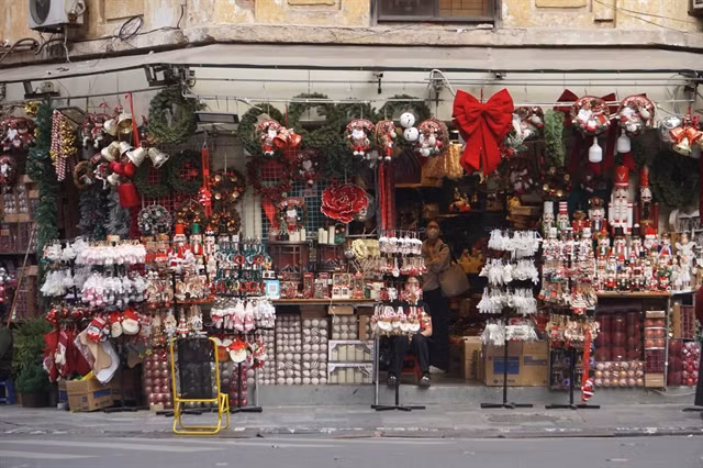 Shops on Hàng Mã Street display an array of Christmas decorations. Photo kinhtedothi.vn