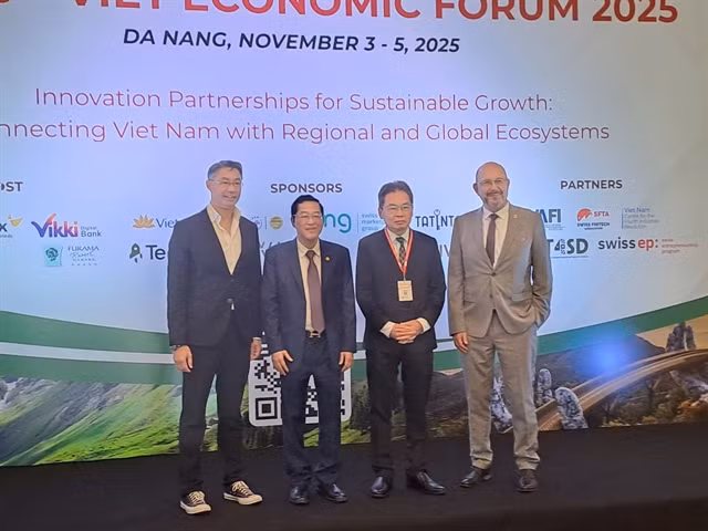 Key speakers share potential co-operation programmes between Việt Nam and Swiss partners in the Swiss–Viet Economic Forum (SVEF) in Đà Nẵng City. — VNS Photo Công Thành
