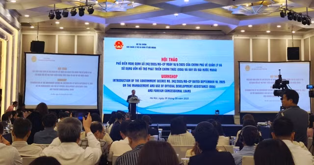 Delegates attend the conference. — Photos nhandan.vn