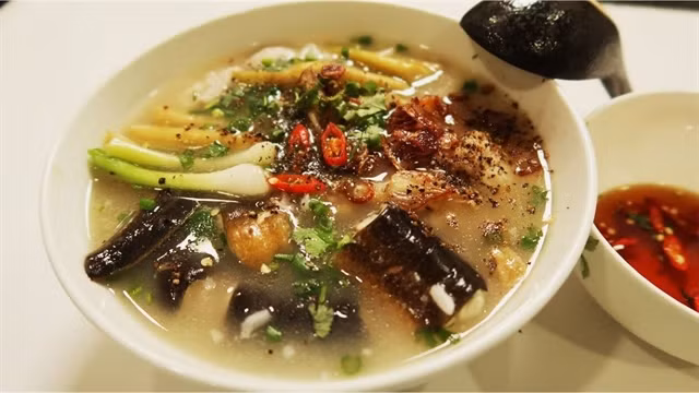 Eel porridge is said to be one of specialties of Nghệ An Province. Photo fptshop.com.vn