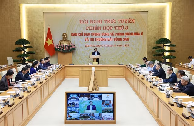 Prime Minister Phạm Minh Chính chairs the third meeting of the National Steering Committee on Housing and Real Estate Market Policy on Tuesday. — VNA/VNS Photo Dương Giang