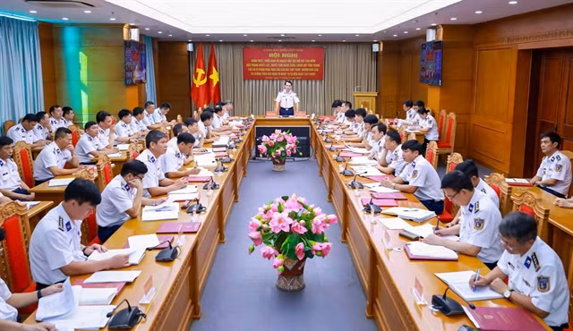 Major General Vũ Trung Kiên, Deputy Commander for Legal Affairs of the Việt Nam Coast Guard Command, chairs a conference held in Hà Nội on October 17. — Photo courtesy of Việt Nam Coast Guard
