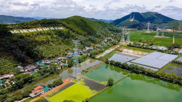 The 500kV from Quảng Trạch to Phố Nối. Việt Nam needs a proper electricity pricing mechanism to attract investment in the power sector. — VNA/VNS Photo Huy Hùng