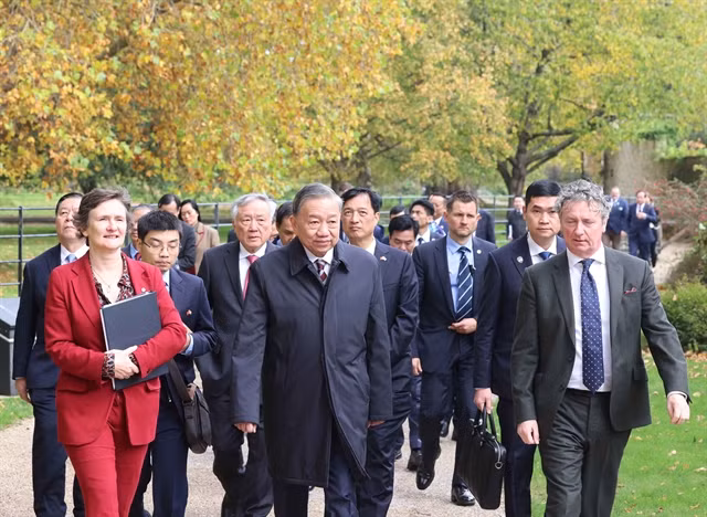 Party General Secretary Tô Lâm delivers a policy address to professors, lecturers, researchers, students and friends of Việt Nam at the University of Oxford. VNA/VNS Photo Thống Nhất