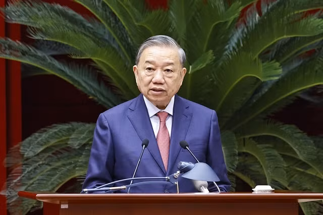 Party General Secretary Tô Lâm delivers his speech at the 15th meeting of the 13th Party Central Committee in Hà Nội on Monday. — VNA/VNS Photo Doãn Tấn
