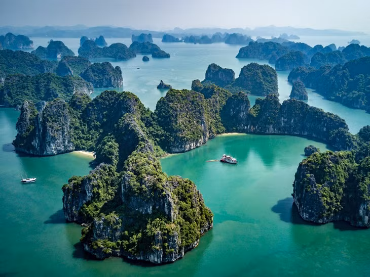 Halong-Bay-Located