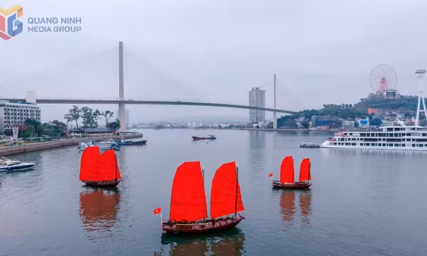 Scarlet sails on the blue Bay