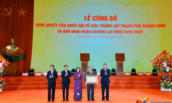 Announcement of the National Assembly’s Resolution on the Establishment of Quang Ninh City 
