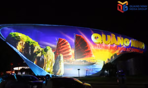 A spectacular 3D Mapping show by a World Heritage Bay