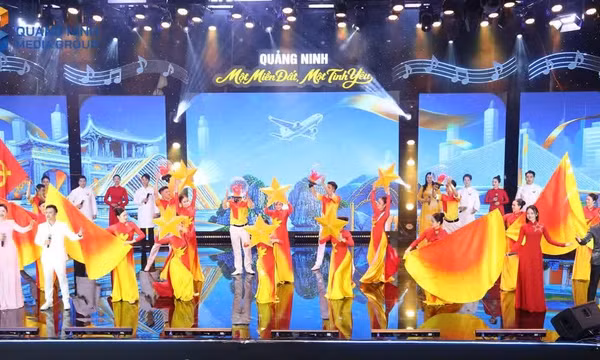 Impressive Art and Political Commentary Programme “Quang Ninh – One Land, One Love”
