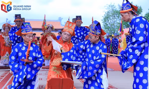 Commemorating the 593rd Death Anniversary of King Le Thai To