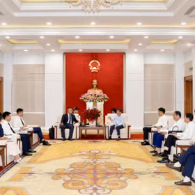 Quang Ninh’s Chairman Bui Van Khang receives Muyuan Group investor delegation