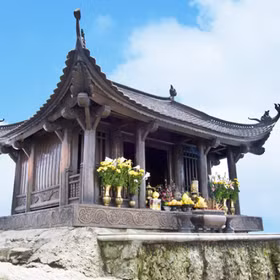 Pilgrimage to the Buddhist sanctuary on Yen Tu Mountain