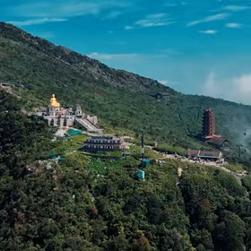 Yen Tu promotes autumn-winter tourism with meditation-themed events