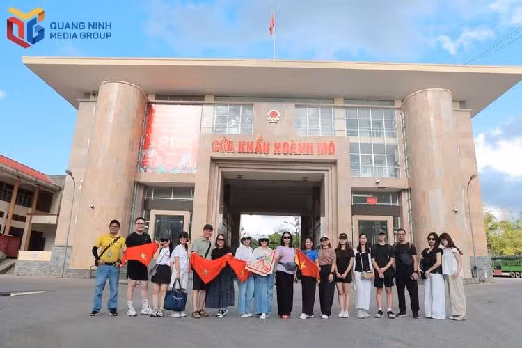 cua-khau-hoanh-mo.jpg