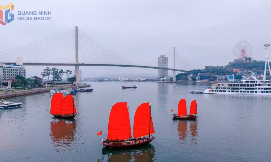 Scarlet sails on the blue Bay